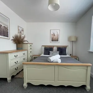  Apartment Waterfront - Entire 3 Bed
